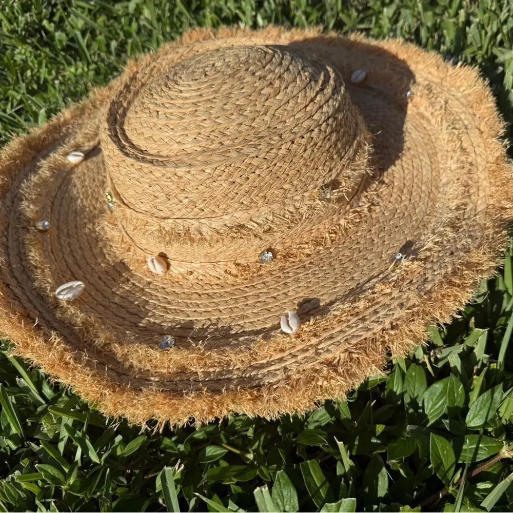 Tan Straw Sun Hat with Shell Accents BRAND NEW - Large Hat